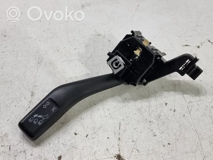 Volkswagen Golf V Commodo de clignotant 1K0953513E