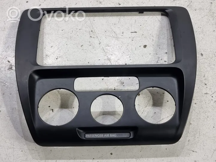 Volkswagen Jetta VI Console centrale, commande chauffage/clim 5C6858071