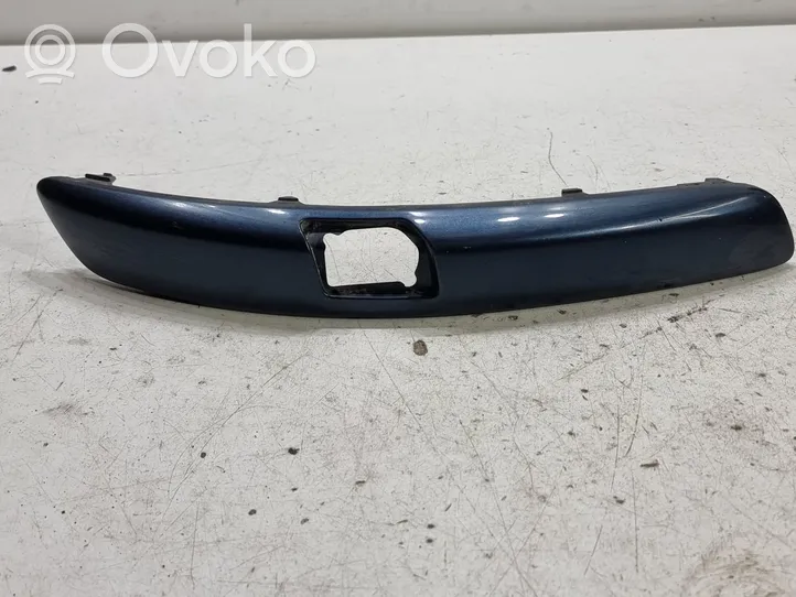 Volkswagen Golf V Moulure de pare-chocs avant 1K0807718