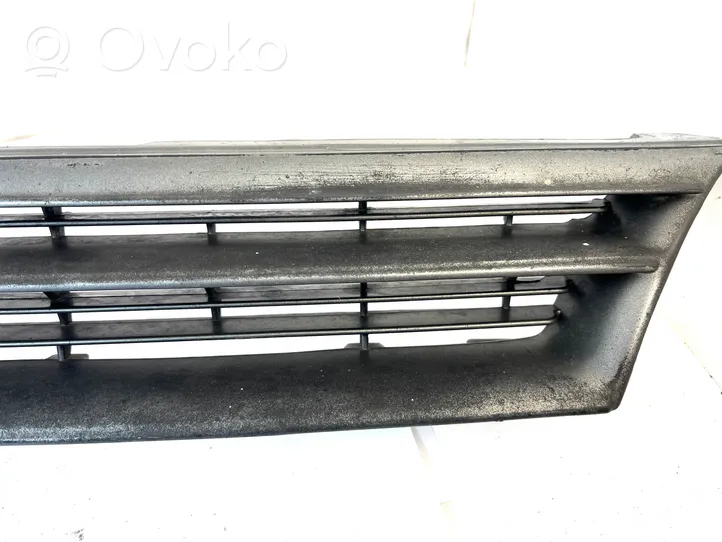 Toyota Corolla E110 Grille calandre supérieure de pare-chocs avant TY07158