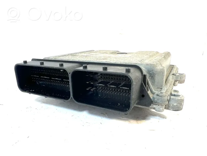 Volvo V70 Variklio valdymo blokas 0281012103