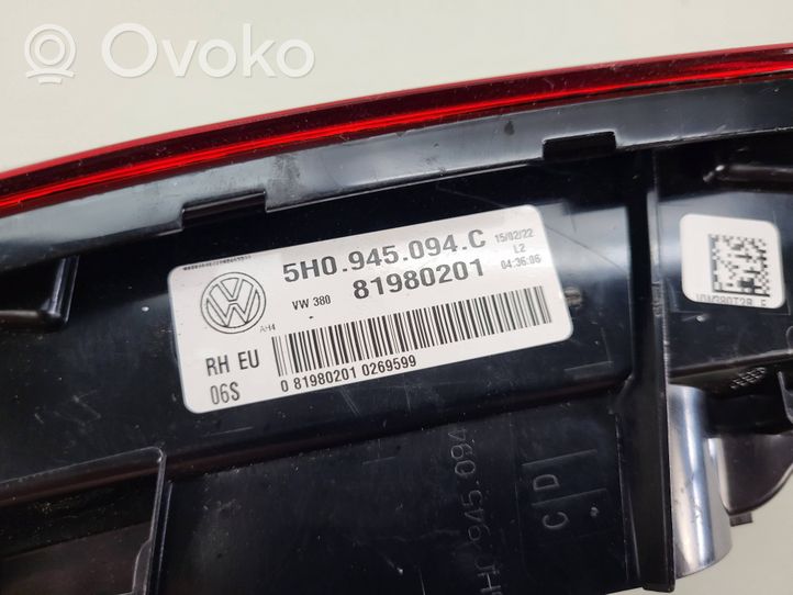 Volkswagen Golf VIII Feux arrière sur hayon 5H0945094C