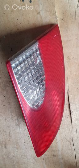 Toyota Avensis T220 Tailgate rear/tail lights 23300102