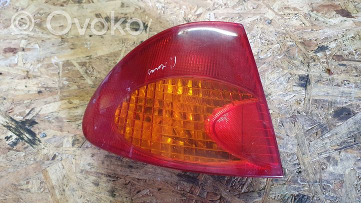 Toyota Avensis T220 Lampa tylna 2329