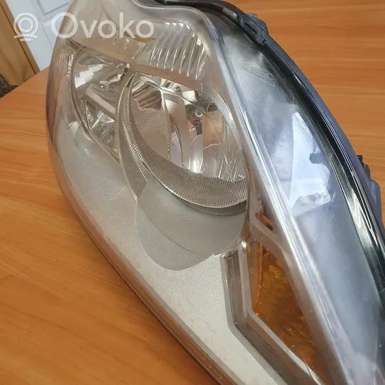 Ford Focus Lampa przednia 8M5113100AE