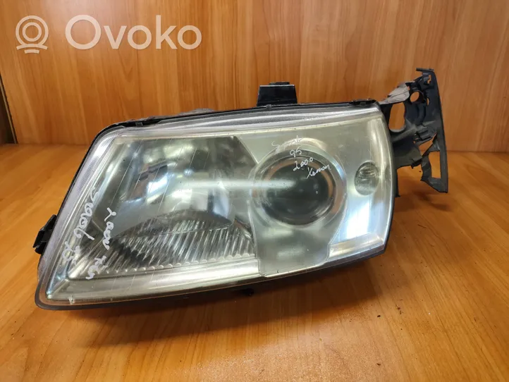 Saab 9-5 Lampa przednia 89008300