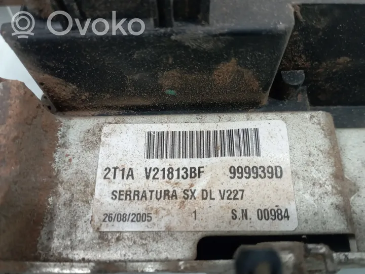 Ford Connect Zamek drzwi przednich 2T1AV21813BF