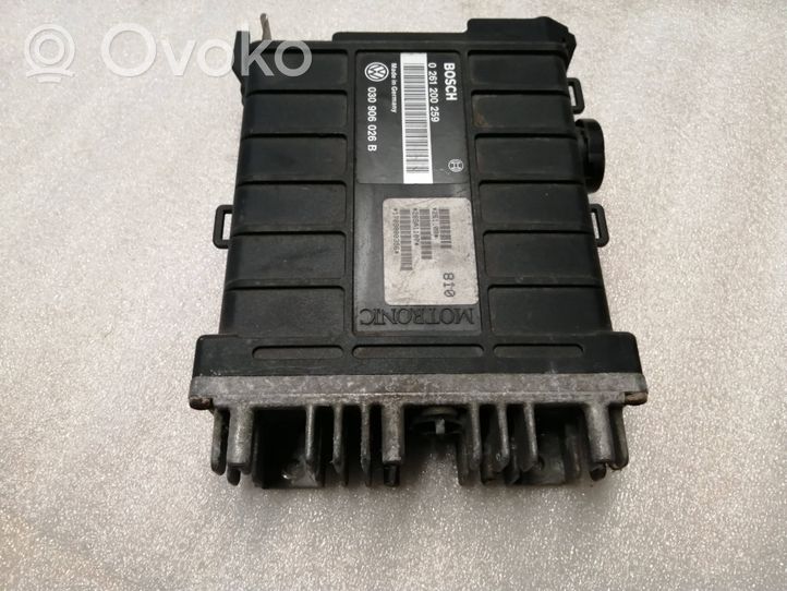 Volkswagen Polo II 86C 2F Calculateur moteur ECU 030906026B