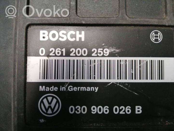 Volkswagen PASSAT B3 Calculateur moteur ECU 030906026B