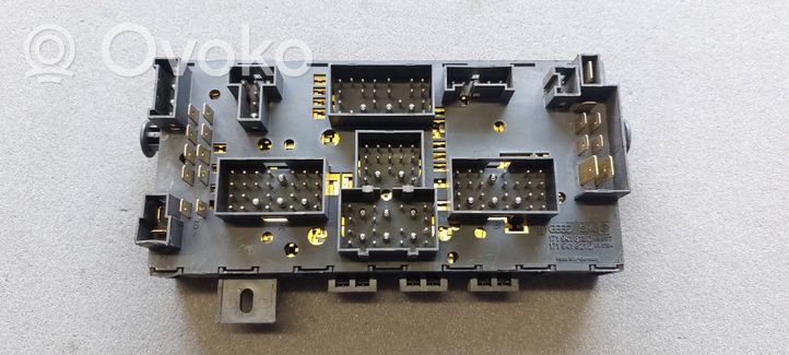 Volkswagen Jetta II Skrzynka bezpieczników / Komplet 171941813D
