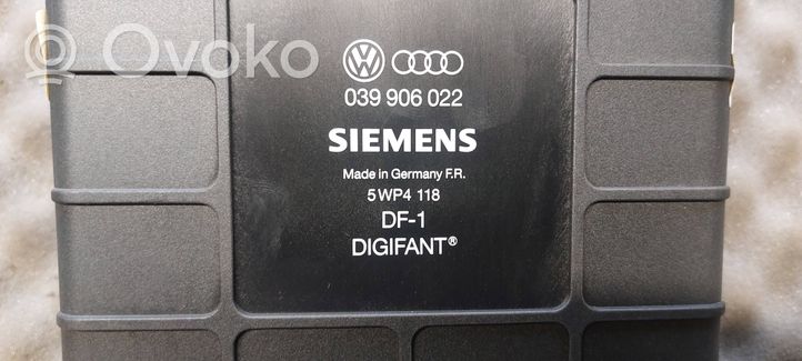 Audi 80 90 S2 B4 Moottorin ohjainlaite/moduuli 039906022