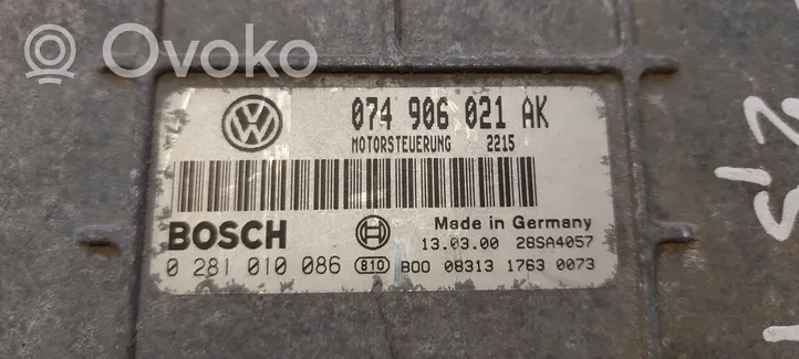 Volkswagen II LT Calculateur moteur ECU 074906021AK