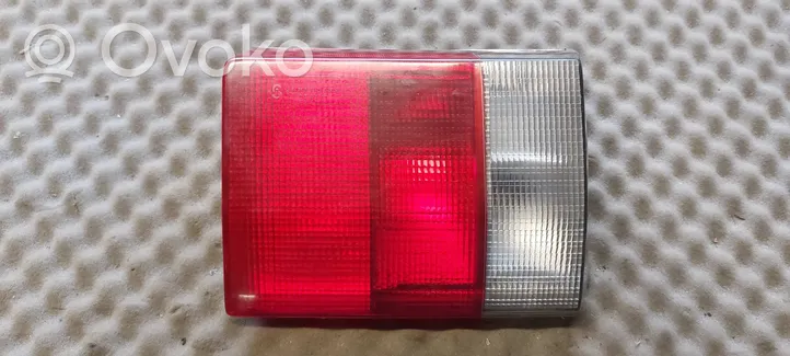 Audi 80 90 S2 B4 Lampy tylnej klapy bagażnika 8A3945093A