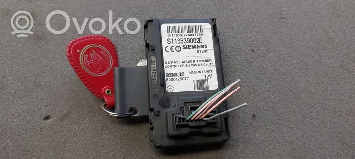 Renault Megane II Komputer / Sterownik ECU i komplet kluczy 8200804775