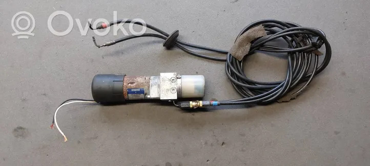 Volkswagen Touareg I Tailgate hydraulic pump motor 7L6827449