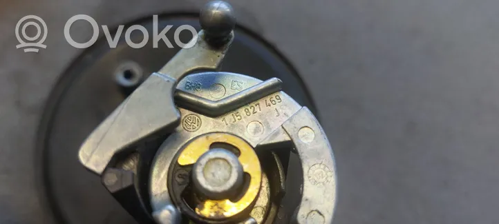 Volkswagen Bora Takaluukun ulkopuolinen lukko 1J5827469J