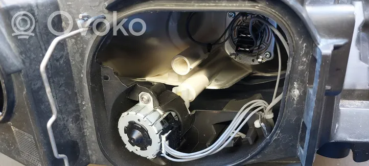 BMW X1 E84 Lampa przednia 89093504