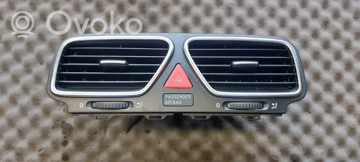 Volkswagen Scirocco Dysze / Kratki środkowego nawiewu deski rozdzielczej 1Q0819735C