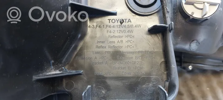 Toyota C-HR Phare frontale 81150F4031