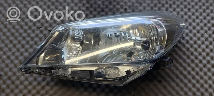 Toyota Yaris Lampa przednia 