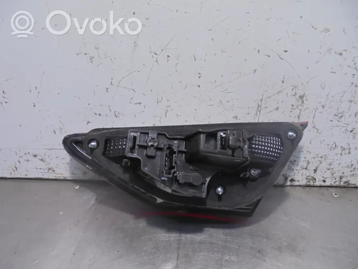 Seat Leon IV Lampy tylnej klapy bagażnika 5F0945093