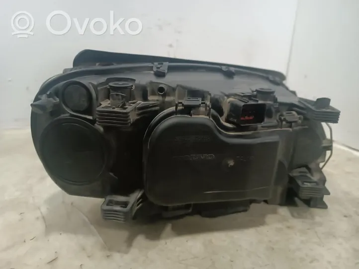 Volvo XC70 Lampa przednia 31214351