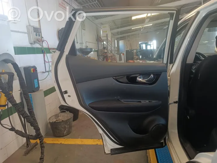 Nissan Qashqai Обшивка задней двери 