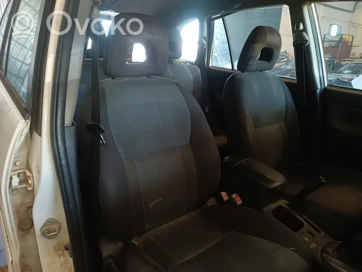 Toyota RAV 4 (XA20) Переднее сиденье пассажира 