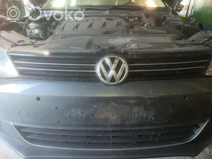 Volkswagen Jetta V Grotelės priekinės 