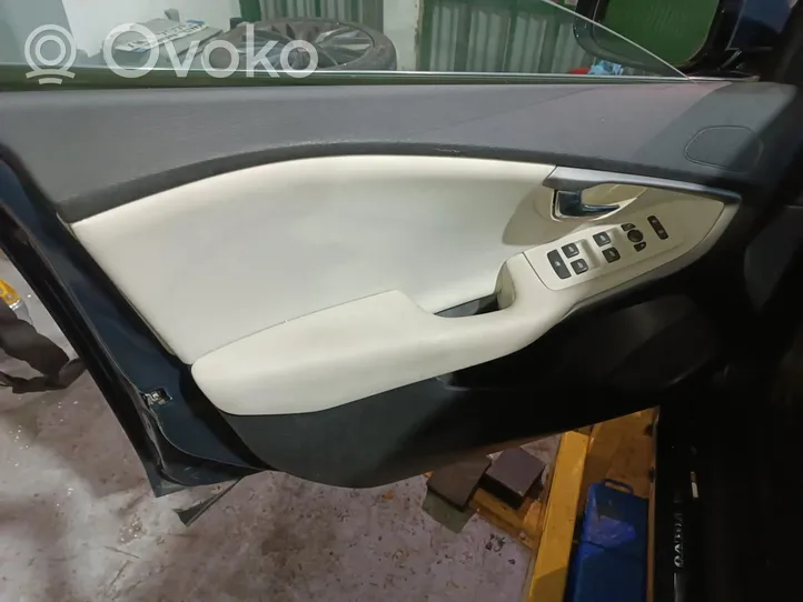 Volvo V40 Etuoven verhoilu 