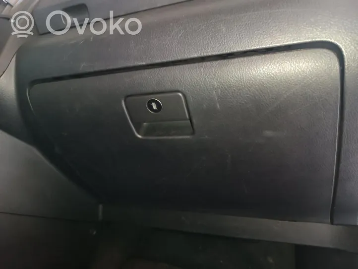 Toyota Corolla Verso AR10 Boite à gants 