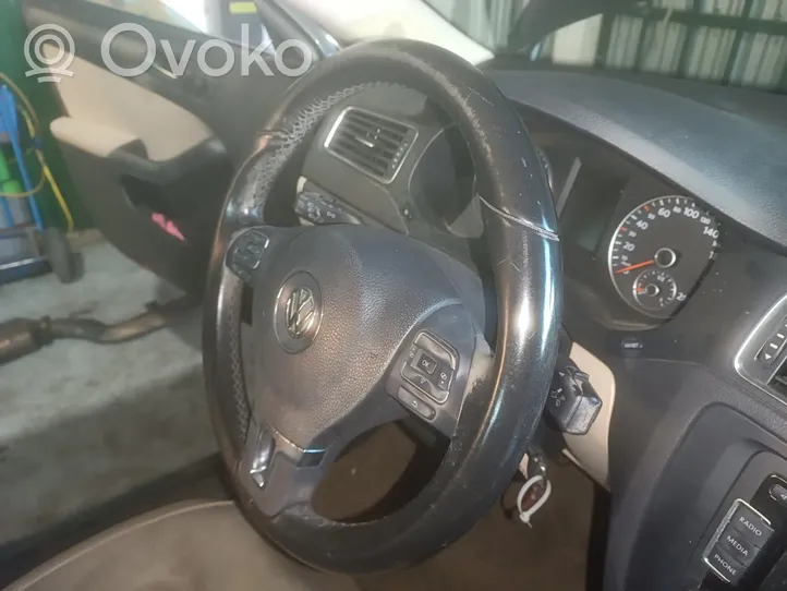 Volkswagen Jetta V Steering wheel 