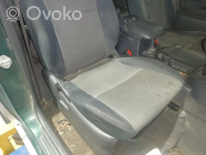 Suzuki Grand Vitara II Front passenger seat 