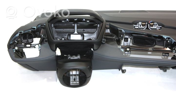 BMW i8 Dashboard 018569