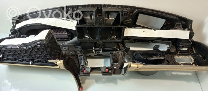 BMW 3 F30 F35 F31 Panelė 021091