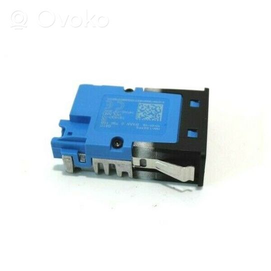 BMW 7 G11 G12 USB-pistokeliitin 005775