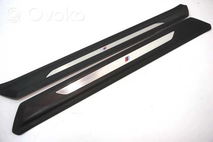 BMW M4 F82 F83 Priekinio kėbulo slenksčio apdaila 017928