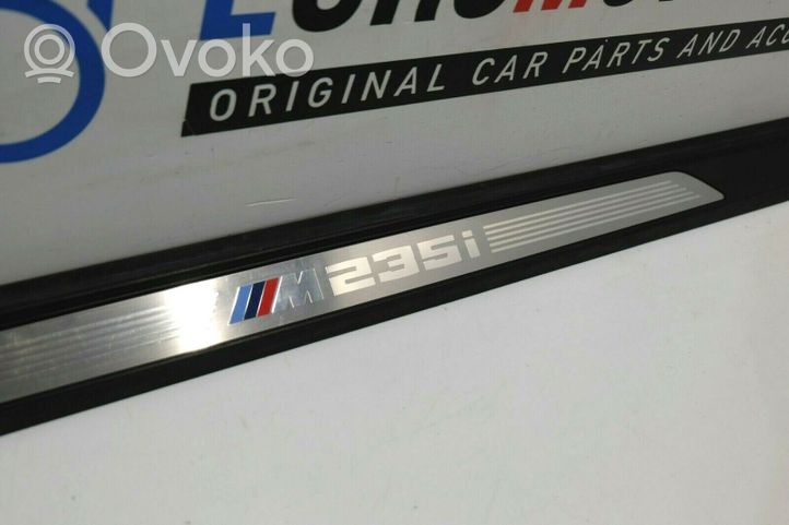 BMW 2 F22 F23 Priekinio kėbulo slenksčio apdaila 004808