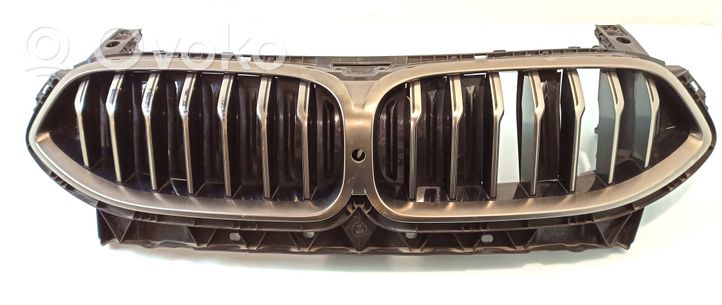 BMW 8 G14 Front bumper upper radiator grill 022808