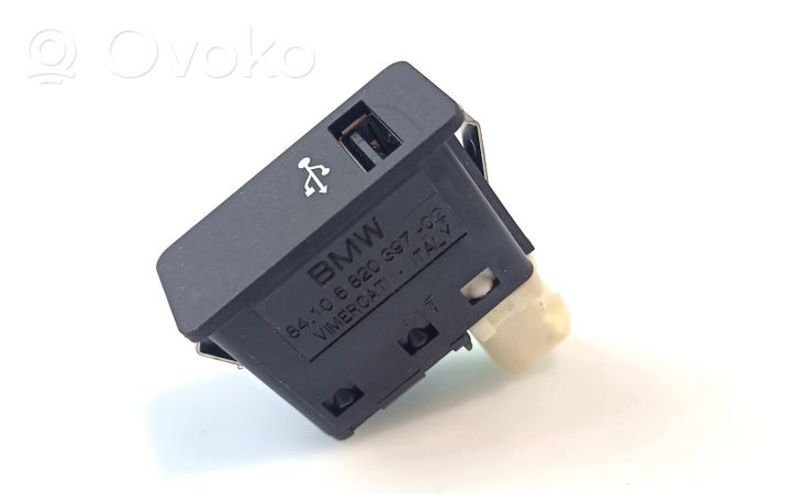 BMW X1 F48 F49 USB-pistokeliitin 024805