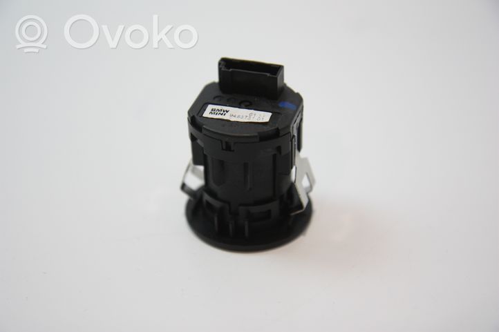 BMW 2 F22 F23 Keleivio oro pagalvės jungtukas 012496