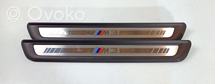 BMW M3 Listwa tapicerki drzwi przednich 024085