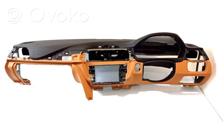 BMW 3 F30 F35 F31 Dashboard 021748