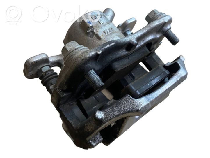 6860268 BMW 2 F46 Bremssattel vorne, 70.00 € | RRR