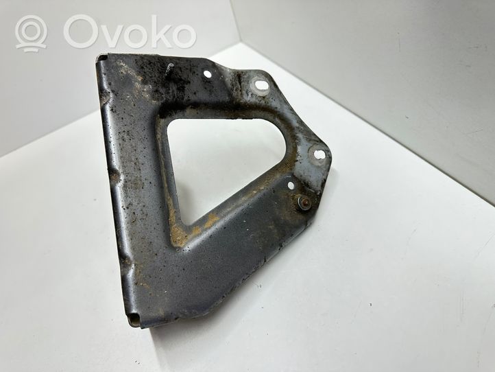 Audi A6 S6 C6 4F Supporto di montaggio del parafango 4F0821135