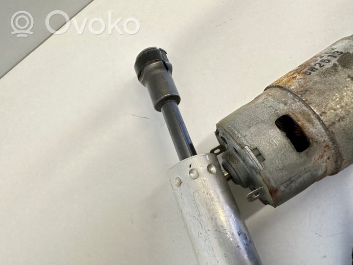 Volvo V70 Tavaratilan luukun hydrauliikkasarja 31218393