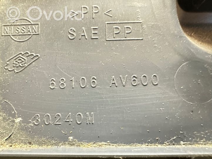 Nissan Primera Kojelaudan sivupäätyverhoilu 68106AV600