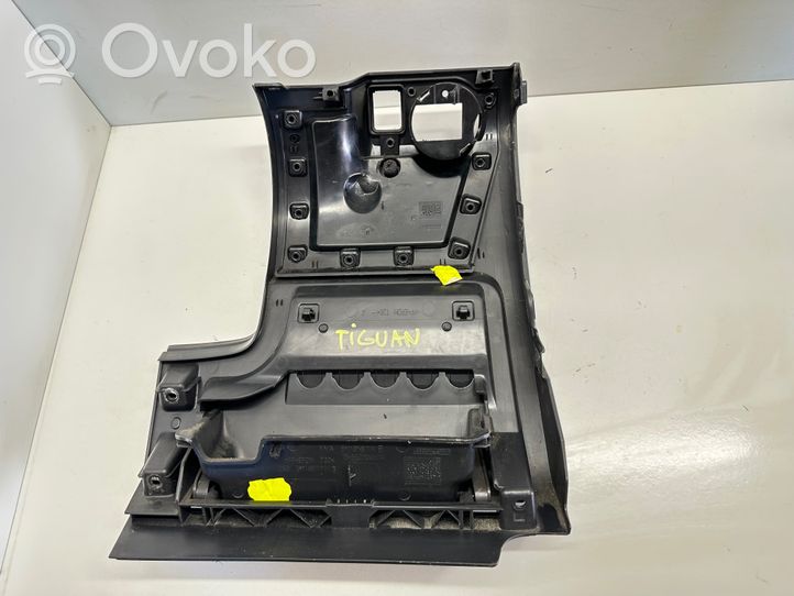 Volkswagen Tiguan Verkleidung Armaturenbrett Cockpit unten 5M1858210B