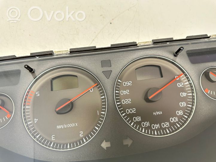 Volvo XC70 Speedometer (instrument cluster) 30682277