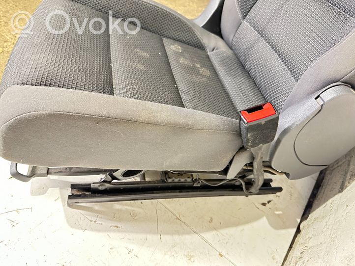 Volkswagen Touran II Fotel przedni pasażera 46304520